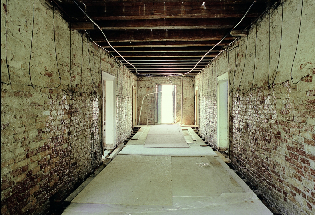 Casa a San Giobbe, washing walls (photo Leo Schubert 2005)